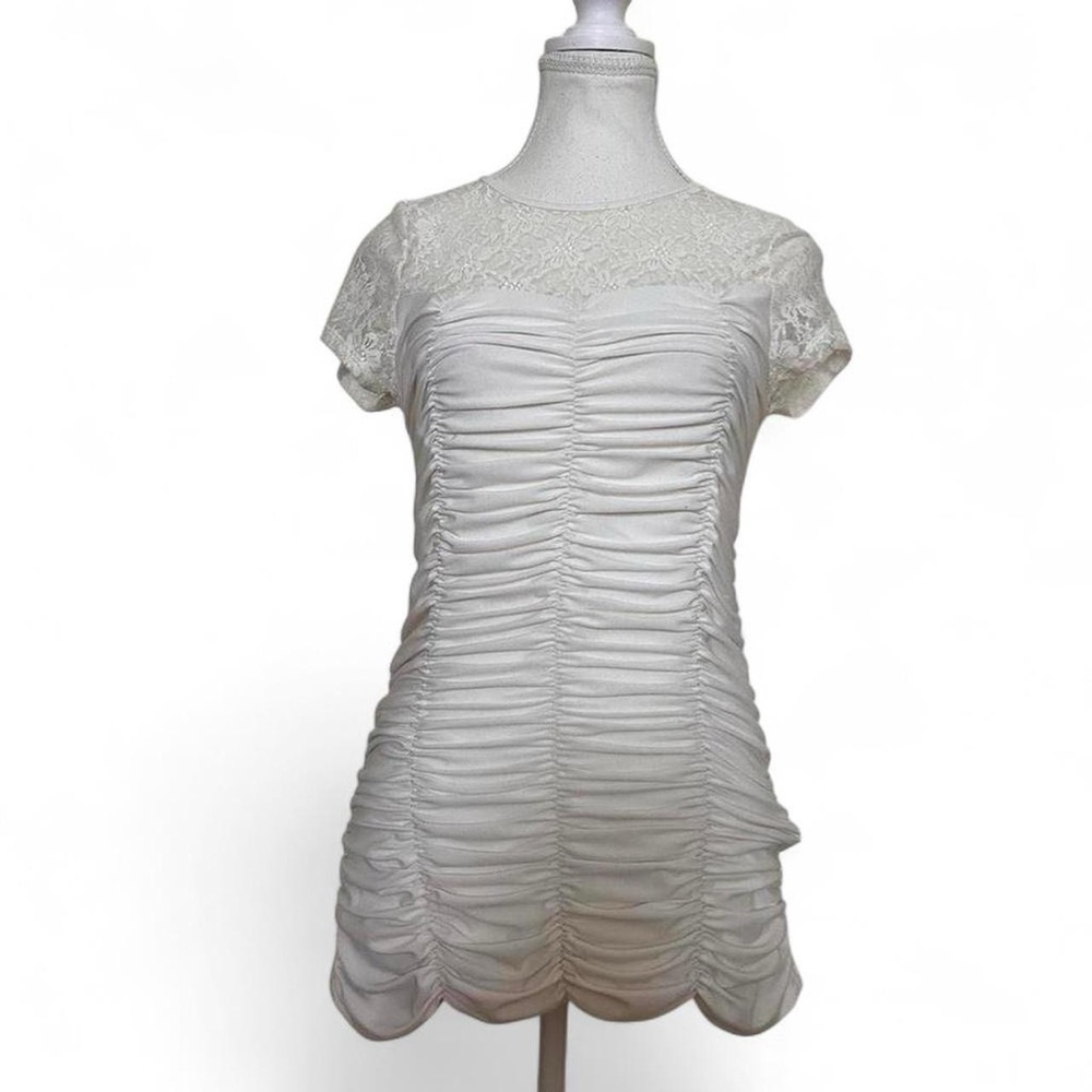 Elegant White Ruched top